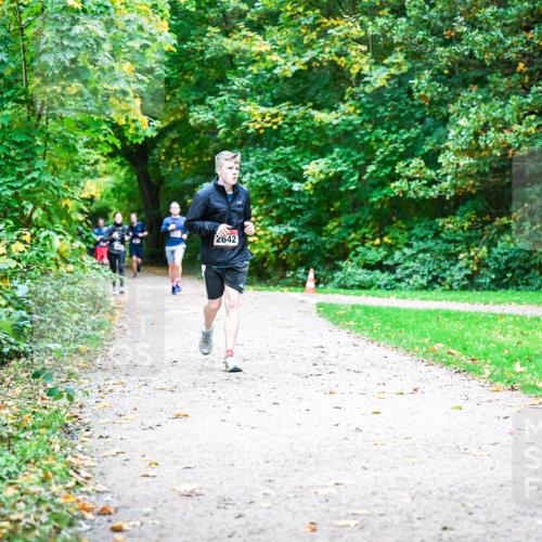 12.10.2025 - Bramfelder Halbmarathon 2025 Dr. Thomas Lammeyer http://msf.ph/oto/9355851 12.10.2025 10:55:01 Laufen 2642 meine-sportfotos.de