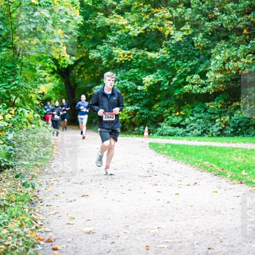 12.10.2025 - Bramfelder Halbmarathon 2025 Dr. Thomas Lammeyer http://msf.ph/oto/9355852 12.10.2025 10:55:02 Laufen 2642 meine-sportfotos.de