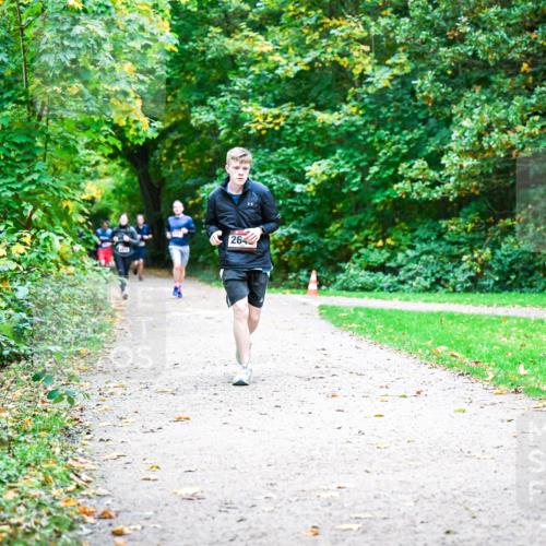 12.10.2025 - Bramfelder Halbmarathon 2025 Dr. Thomas Lammeyer http://msf.ph/oto/9355854 12.10.2025 10:55:02 Laufen 26 meine-sportfotos.de