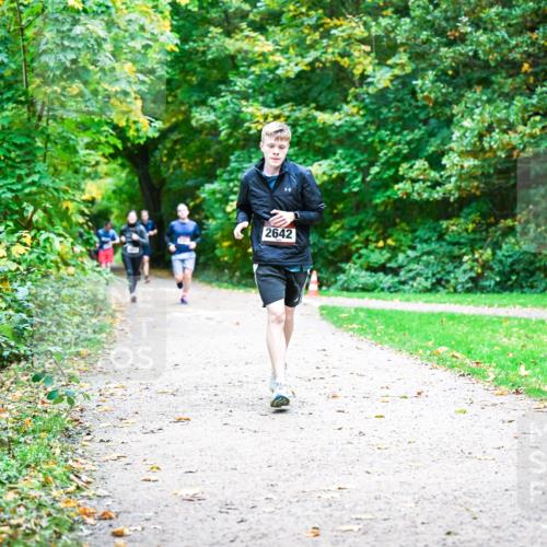 12.10.2025 - Bramfelder Halbmarathon 2025 Dr. Thomas Lammeyer http://msf.ph/oto/9355859 12.10.2025 10:55:02 Laufen 2642 meine-sportfotos.de