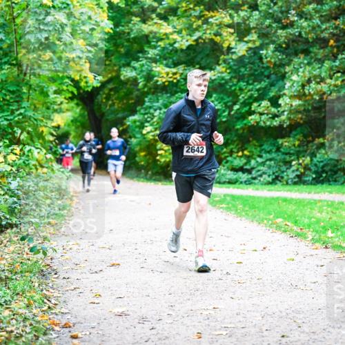 12.10.2025 - Bramfelder Halbmarathon 2025 Dr. Thomas Lammeyer http://msf.ph/oto/9355862 12.10.2025 10:55:03 Laufen 2642 meine-sportfotos.de