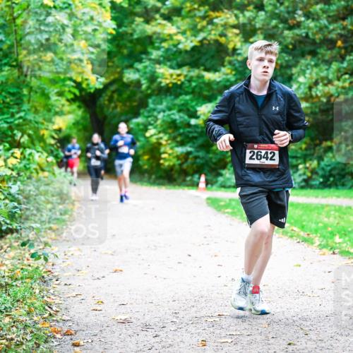 12.10.2025 - Bramfelder Halbmarathon 2025 Dr. Thomas Lammeyer http://msf.ph/oto/9355869 12.10.2025 10:55:04 Laufen 2642 meine-sportfotos.de