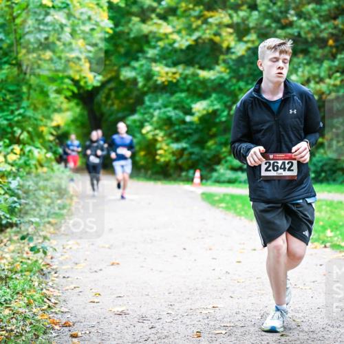 12.10.2025 - Bramfelder Halbmarathon 2025 Dr. Thomas Lammeyer http://msf.ph/oto/9355871 12.10.2025 10:55:04 Laufen 2642 meine-sportfotos.de