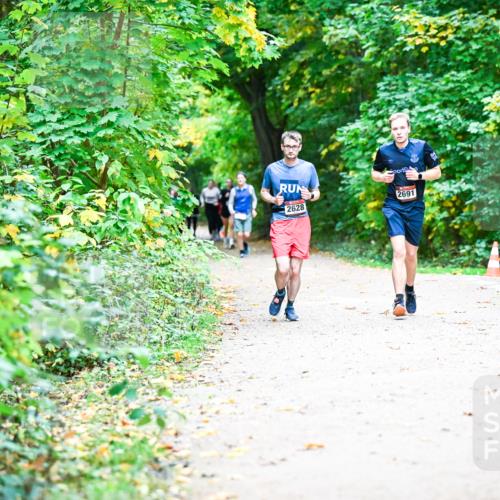 12.10.2025 - Bramfelder Halbmarathon 2025 Dr. Thomas Lammeyer http://msf.ph/oto/9355896 12.10.2025 10:55:11 Laufen 2628, 2691 meine-sportfotos.de