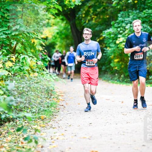 12.10.2025 - Bramfelder Halbmarathon 2025 Dr. Thomas Lammeyer http://msf.ph/oto/9355900 12.10.2025 10:55:12 Laufen 2628, 2691 meine-sportfotos.de