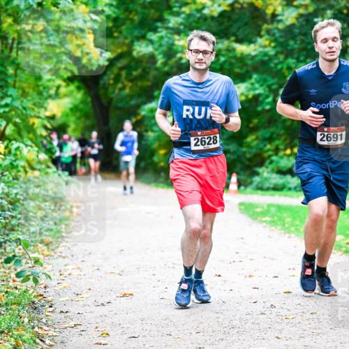 12.10.2025 - Bramfelder Halbmarathon 2025 Dr. Thomas Lammeyer http://msf.ph/oto/9355923 12.10.2025 10:55:15 Laufen 2024, 2628, 2691 meine-sportfotos.de