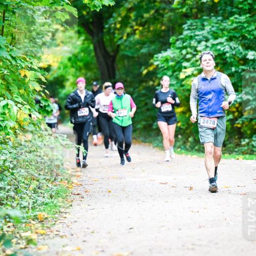 12.10.2025 - Bramfelder Halbmarathon 2025 Dr. Thomas Lammeyer http://msf.ph/oto/9355934 12.10.2025 10:55:20 Laufen 2629, 1923, 2478 meine-sportfotos.de