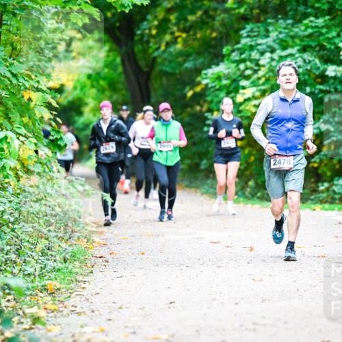 12.10.2025 - Bramfelder Halbmarathon 2025 Dr. Thomas Lammeyer http://msf.ph/oto/9355937 12.10.2025 10:55:20 Laufen 2629, 12995, 2933, 2478 meine-sportfotos.de