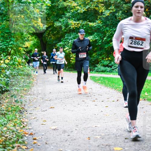 12.10.2025 - Bramfelder Halbmarathon 2025 Dr. Thomas Lammeyer http://msf.ph/oto/9356000 12.10.2025 10:55:30 Laufen 2818, 2371, 2862 meine-sportfotos.de