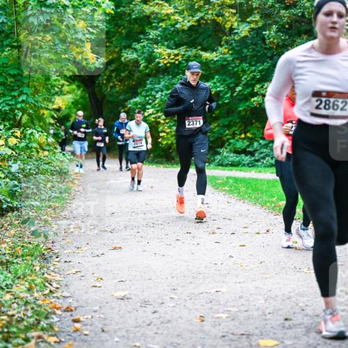 12.10.2025 - Bramfelder Halbmarathon 2025 Dr. Thomas Lammeyer http://msf.ph/oto/9356001 12.10.2025 10:55:30 Laufen 2818, 2371, 2862 meine-sportfotos.de