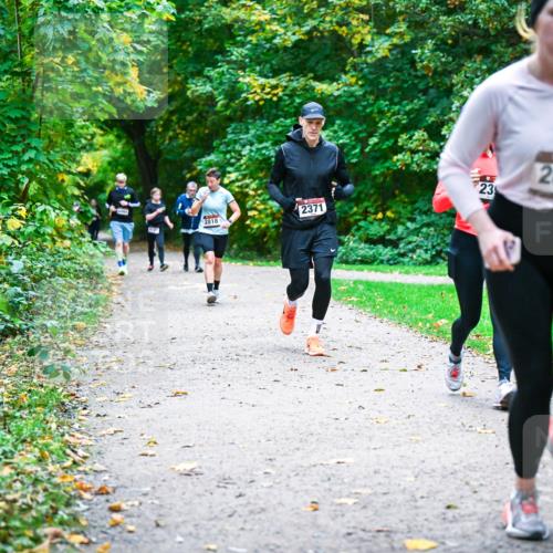 12.10.2025 - Bramfelder Halbmarathon 2025 Dr. Thomas Lammeyer http://msf.ph/oto/9356002 12.10.2025 10:55:31 Laufen 2371, 2818, 23, 2862 meine-sportfotos.de
