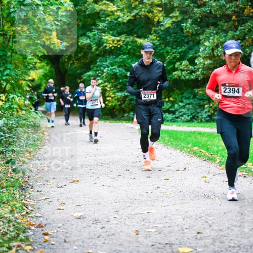 12.10.2025 - Bramfelder Halbmarathon 2025 Dr. Thomas Lammeyer http://msf.ph/oto/9356005 12.10.2025 10:55:31 Laufen 2371, 2818, 2394, 2 meine-sportfotos.de