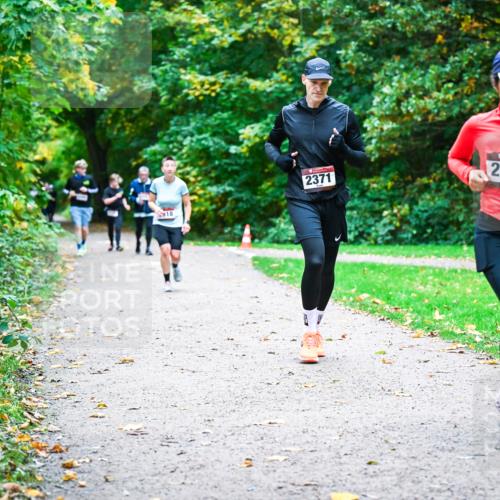 12.10.2025 - Bramfelder Halbmarathon 2025 Dr. Thomas Lammeyer http://msf.ph/oto/9356007 12.10.2025 10:55:31 Laufen 18, 2371, 2394 meine-sportfotos.de