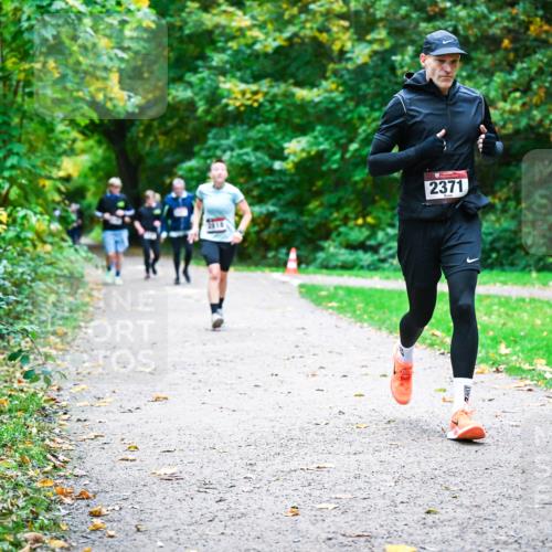 12.10.2025 - Bramfelder Halbmarathon 2025 Dr. Thomas Lammeyer http://msf.ph/oto/9356011 12.10.2025 10:55:32 Laufen 2371 meine-sportfotos.de