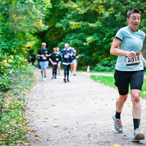 12.10.2025 - Bramfelder Halbmarathon 2025 Dr. Thomas Lammeyer http://msf.ph/oto/9356027 12.10.2025 10:55:36 Laufen 2318 meine-sportfotos.de