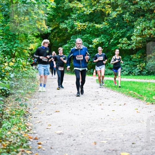 12.10.2025 - Bramfelder Halbmarathon 2025 Dr. Thomas Lammeyer http://msf.ph/oto/9356034 12.10.2025 10:55:38 Laufen 2101, 2005, 2334 meine-sportfotos.de