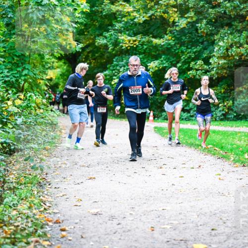 12.10.2025 - Bramfelder Halbmarathon 2025 Dr. Thomas Lammeyer http://msf.ph/oto/9356040 12.10.2025 10:55:39 Laufen 2101, 2005, 2334 meine-sportfotos.de