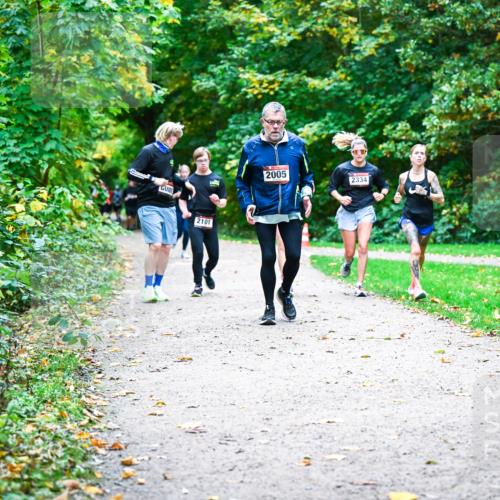 12.10.2025 - Bramfelder Halbmarathon 2025 Dr. Thomas Lammeyer http://msf.ph/oto/9356041 12.10.2025 10:55:39 Laufen 2101, 2005, 2334 meine-sportfotos.de
