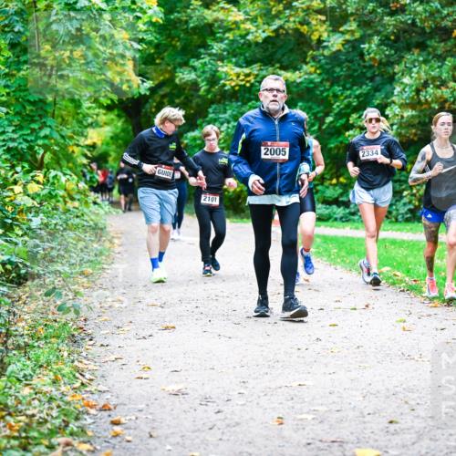 12.10.2025 - Bramfelder Halbmarathon 2025 Dr. Thomas Lammeyer http://msf.ph/oto/9356047 12.10.2025 10:55:40 Laufen 2101, 2005, 2334 meine-sportfotos.de