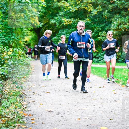 12.10.2025 - Bramfelder Halbmarathon 2025 Dr. Thomas Lammeyer http://msf.ph/oto/9356049 12.10.2025 10:55:41 Laufen 2101, 2005, 2334 meine-sportfotos.de