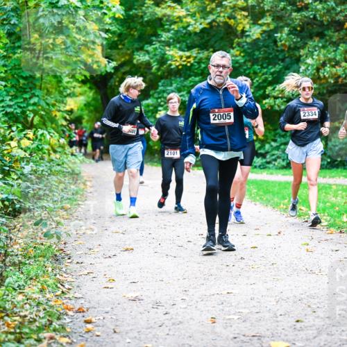 12.10.2025 - Bramfelder Halbmarathon 2025 Dr. Thomas Lammeyer http://msf.ph/oto/9356050 12.10.2025 10:55:41 Laufen 2101, 2005, 2334 meine-sportfotos.de