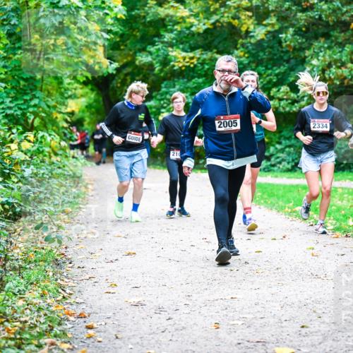 12.10.2025 - Bramfelder Halbmarathon 2025 Dr. Thomas Lammeyer http://msf.ph/oto/9356051 12.10.2025 10:55:41 Laufen 210, 2005, 2334 meine-sportfotos.de