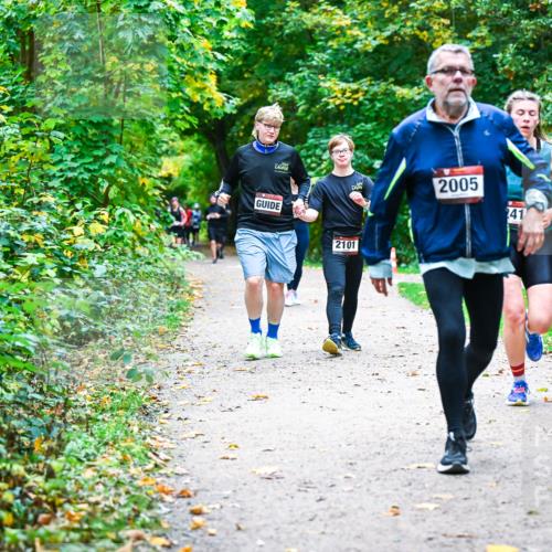 12.10.2025 - Bramfelder Halbmarathon 2025 Dr. Thomas Lammeyer http://msf.ph/oto/9356052 12.10.2025 10:55:42 Laufen 2101, 2005, 2334, 41 meine-sportfotos.de