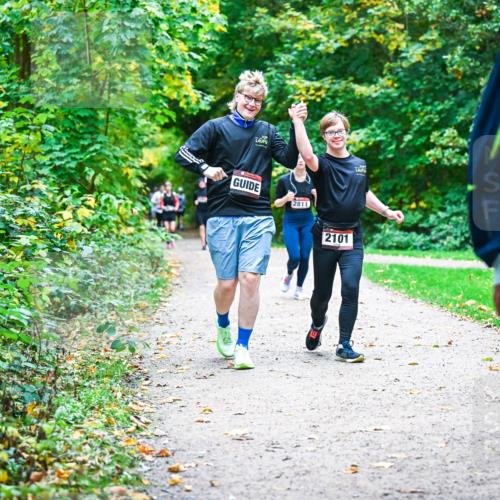 12.10.2025 - Bramfelder Halbmarathon 2025 Dr. Thomas Lammeyer http://msf.ph/oto/9356059 12.10.2025 10:55:43 Laufen 2811, 2101, 200 meine-sportfotos.de