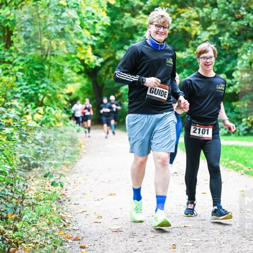 12.10.2025 - Bramfelder Halbmarathon 2025 Dr. Thomas Lammeyer http://msf.ph/oto/9356067 12.10.2025 10:55:45 Laufen 2101 meine-sportfotos.de