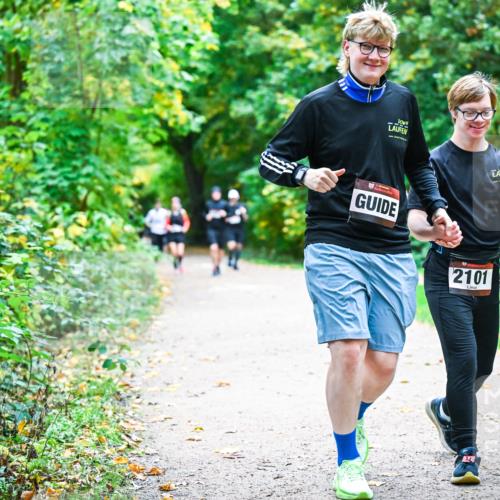 12.10.2025 - Bramfelder Halbmarathon 2025 Dr. Thomas Lammeyer http://msf.ph/oto/9356071 12.10.2025 10:55:45 Laufen 2101 meine-sportfotos.de