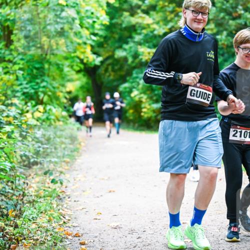 12.10.2025 - Bramfelder Halbmarathon 2025 Dr. Thomas Lammeyer http://msf.ph/oto/9356072 12.10.2025 10:55:45 Laufen 2101 meine-sportfotos.de