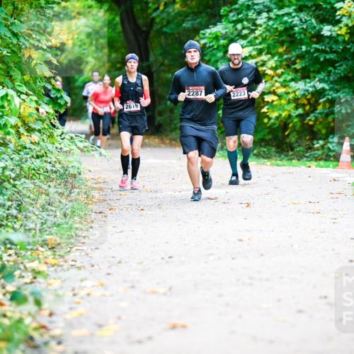 12.10.2025 - Bramfelder Halbmarathon 2025 Dr. Thomas Lammeyer http://msf.ph/oto/9356077 12.10.2025 10:55:48 Laufen 2619, 2287, 2223 meine-sportfotos.de