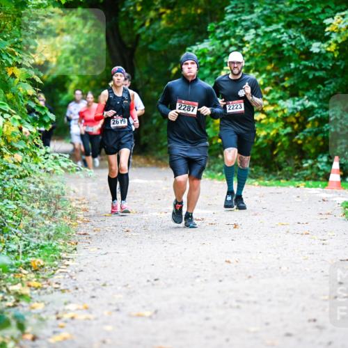 12.10.2025 - Bramfelder Halbmarathon 2025 Dr. Thomas Lammeyer http://msf.ph/oto/9356080 12.10.2025 10:55:48 Laufen 2619, 2287, 2223 meine-sportfotos.de