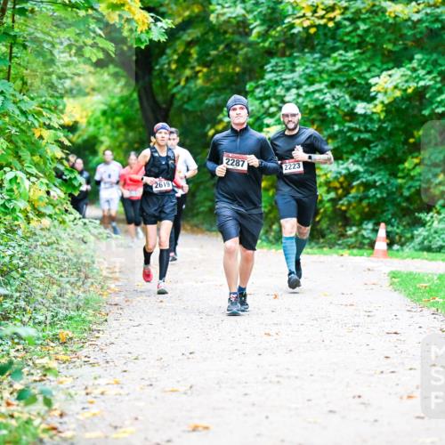 12.10.2025 - Bramfelder Halbmarathon 2025 Dr. Thomas Lammeyer http://msf.ph/oto/9356086 12.10.2025 10:55:49 Laufen 2619, 2287, 2223 meine-sportfotos.de