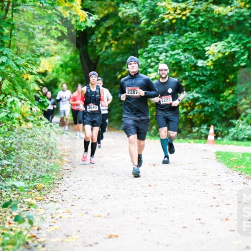 12.10.2025 - Bramfelder Halbmarathon 2025 Dr. Thomas Lammeyer http://msf.ph/oto/9356087 12.10.2025 10:55:49 Laufen 2619, 2287, 2223 meine-sportfotos.de