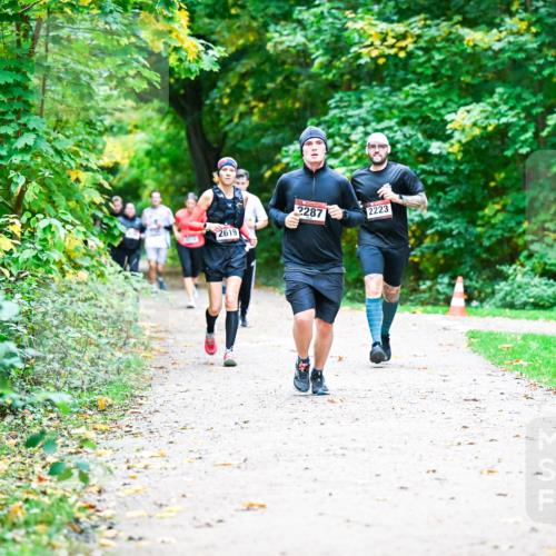 12.10.2025 - Bramfelder Halbmarathon 2025 Dr. Thomas Lammeyer http://msf.ph/oto/9356091 12.10.2025 10:55:50 Laufen 2619, 2287, 2223 meine-sportfotos.de