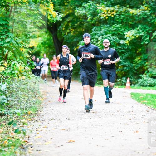 12.10.2025 - Bramfelder Halbmarathon 2025 Dr. Thomas Lammeyer http://msf.ph/oto/9356092 12.10.2025 10:55:50 Laufen 2619, 2287, 2223 meine-sportfotos.de