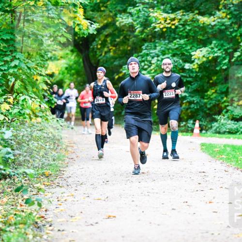 12.10.2025 - Bramfelder Halbmarathon 2025 Dr. Thomas Lammeyer http://msf.ph/oto/9356093 12.10.2025 10:55:50 Laufen 2287, 2223, 2619 meine-sportfotos.de