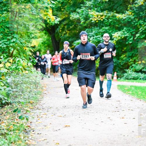 12.10.2025 - Bramfelder Halbmarathon 2025 Dr. Thomas Lammeyer http://msf.ph/oto/9356097 12.10.2025 10:55:51 Laufen 2619, 2287, 2223 meine-sportfotos.de