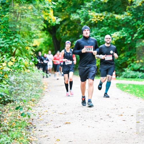 12.10.2025 - Bramfelder Halbmarathon 2025 Dr. Thomas Lammeyer http://msf.ph/oto/9356098 12.10.2025 10:55:51 Laufen 2619, 2287, 2223 meine-sportfotos.de