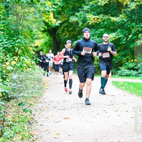 12.10.2025 - Bramfelder Halbmarathon 2025 Dr. Thomas Lammeyer http://msf.ph/oto/9356099 12.10.2025 10:55:51 Laufen 2619, 2287, 2223 meine-sportfotos.de