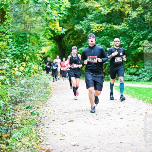 12.10.2025 - Bramfelder Halbmarathon 2025 Dr. Thomas Lammeyer http://msf.ph/oto/9356102 12.10.2025 10:55:51 Laufen 2619, 2287, 2223 meine-sportfotos.de