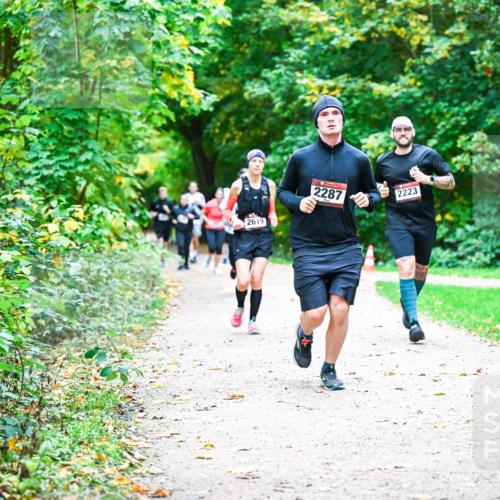 12.10.2025 - Bramfelder Halbmarathon 2025 Dr. Thomas Lammeyer http://msf.ph/oto/9356105 12.10.2025 10:55:52 Laufen 2619, 2287, 2223 meine-sportfotos.de