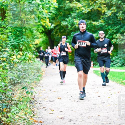 12.10.2025 - Bramfelder Halbmarathon 2025 Dr. Thomas Lammeyer http://msf.ph/oto/9356106 12.10.2025 10:55:52 Laufen 2619, 2287, 2223 meine-sportfotos.de