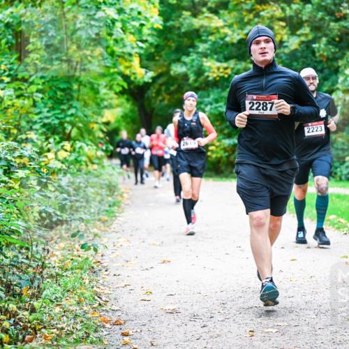 12.10.2025 - Bramfelder Halbmarathon 2025 Dr. Thomas Lammeyer http://msf.ph/oto/9356112 12.10.2025 10:55:53 Laufen 2619, 2287, 2223 meine-sportfotos.de