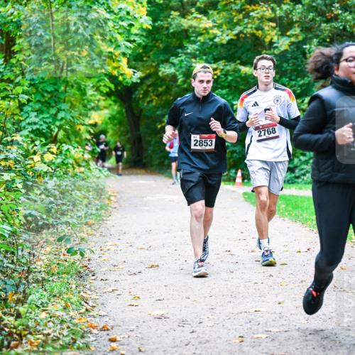 12.10.2025 - Bramfelder Halbmarathon 2025 Dr. Thomas Lammeyer http://msf.ph/oto/9356173 12.10.2025 10:56:03 Laufen 82, 2853, 2768, 2150, 2488 meine-sportfotos.de