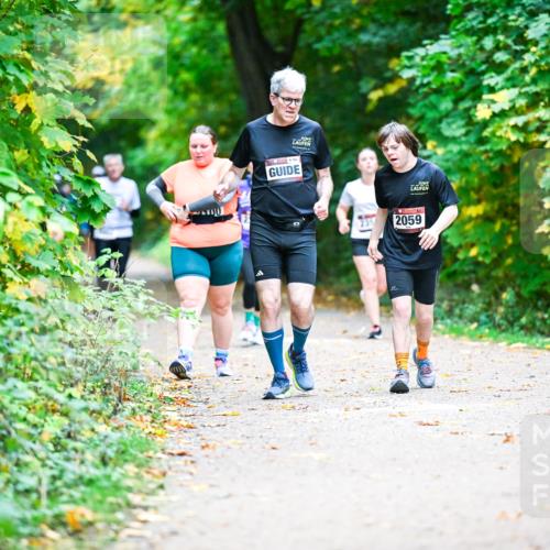 12.10.2025 - Bramfelder Halbmarathon 2025 Dr. Thomas Lammeyer http://msf.ph/oto/9356180 12.10.2025 10:56:14 Laufen 154, 2059 meine-sportfotos.de