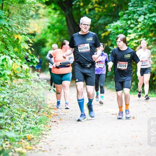 12.10.2025 - Bramfelder Halbmarathon 2025 Dr. Thomas Lammeyer http://msf.ph/oto/9356194 12.10.2025 10:56:17 Laufen 2333, 615, 2059, 2351 meine-sportfotos.de