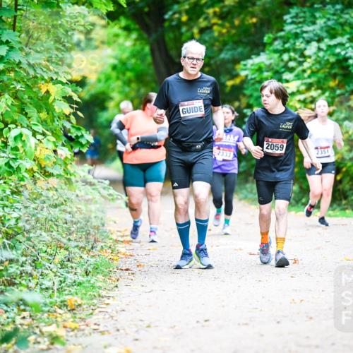12.10.2025 - Bramfelder Halbmarathon 2025 Dr. Thomas Lammeyer http://msf.ph/oto/9356195 12.10.2025 10:56:17 Laufen 154, 2333, 2059, 2351 meine-sportfotos.de