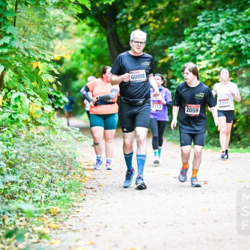 12.10.2025 - Bramfelder Halbmarathon 2025 Dr. Thomas Lammeyer http://msf.ph/oto/9356196 12.10.2025 10:56:17 Laufen 2351, 2333, 2059 meine-sportfotos.de
